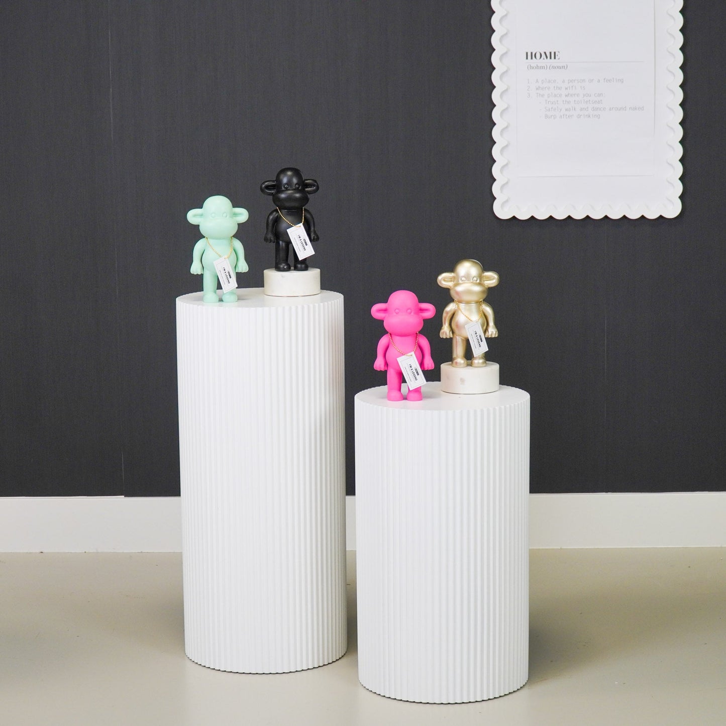 Ornament - Aap Beeld 'The Legend' - Polyresin - Zwart - 11x7x19cm Housevitamin Shop