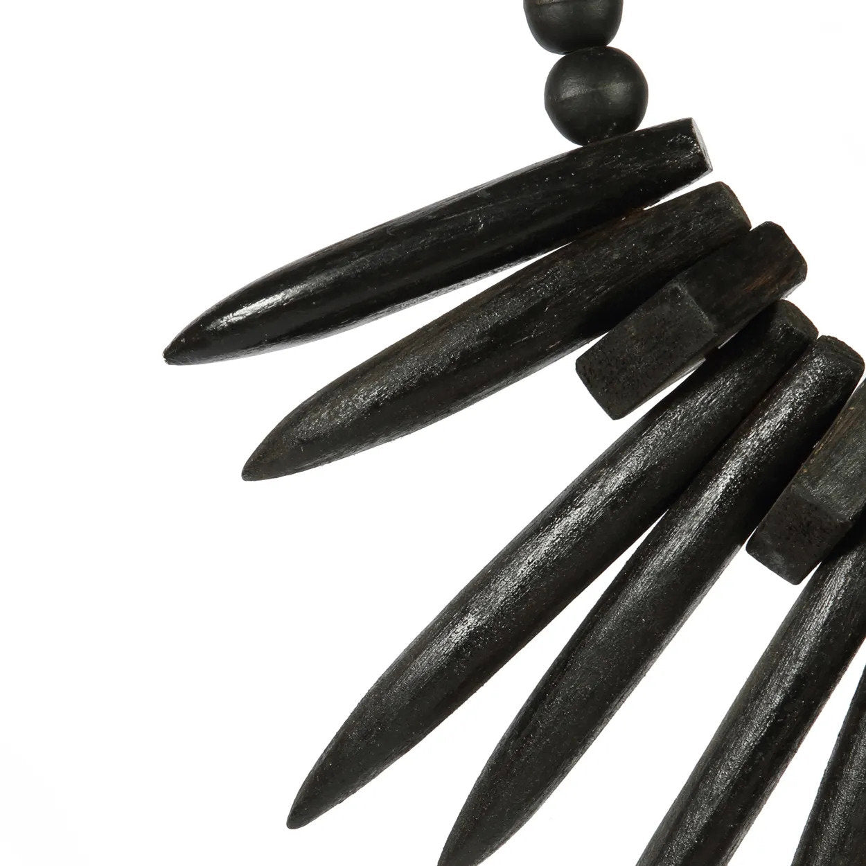 Bazar Bizar Het Rayung hout op stand. -