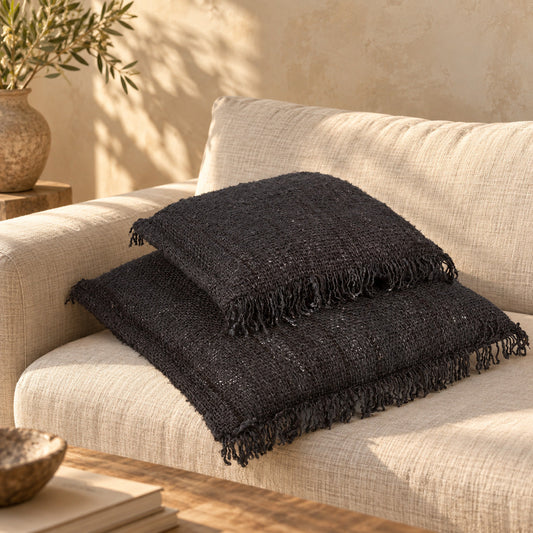 De Oh My Gee kussenhoes, zwart marine 60x60, Bazar Bizar Throw Pillows, set van 2 met franjes