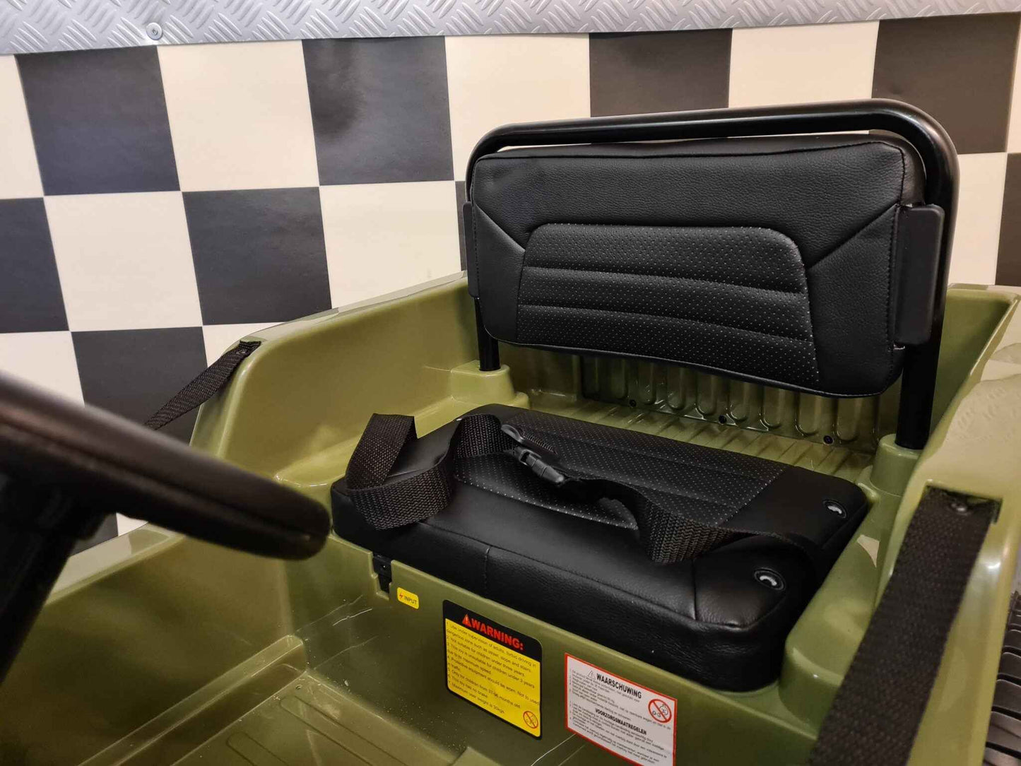 Elektrische kinderjeep Willy 12 volt met afstandsbediening voor 1 persoon