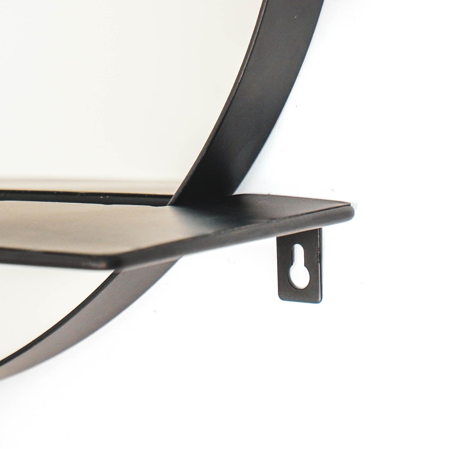 Housevitamin HV Ronde Metalen Spiegel met Plank - Zwart - Ø40cm - Home & Garden > Decor > Mirrors