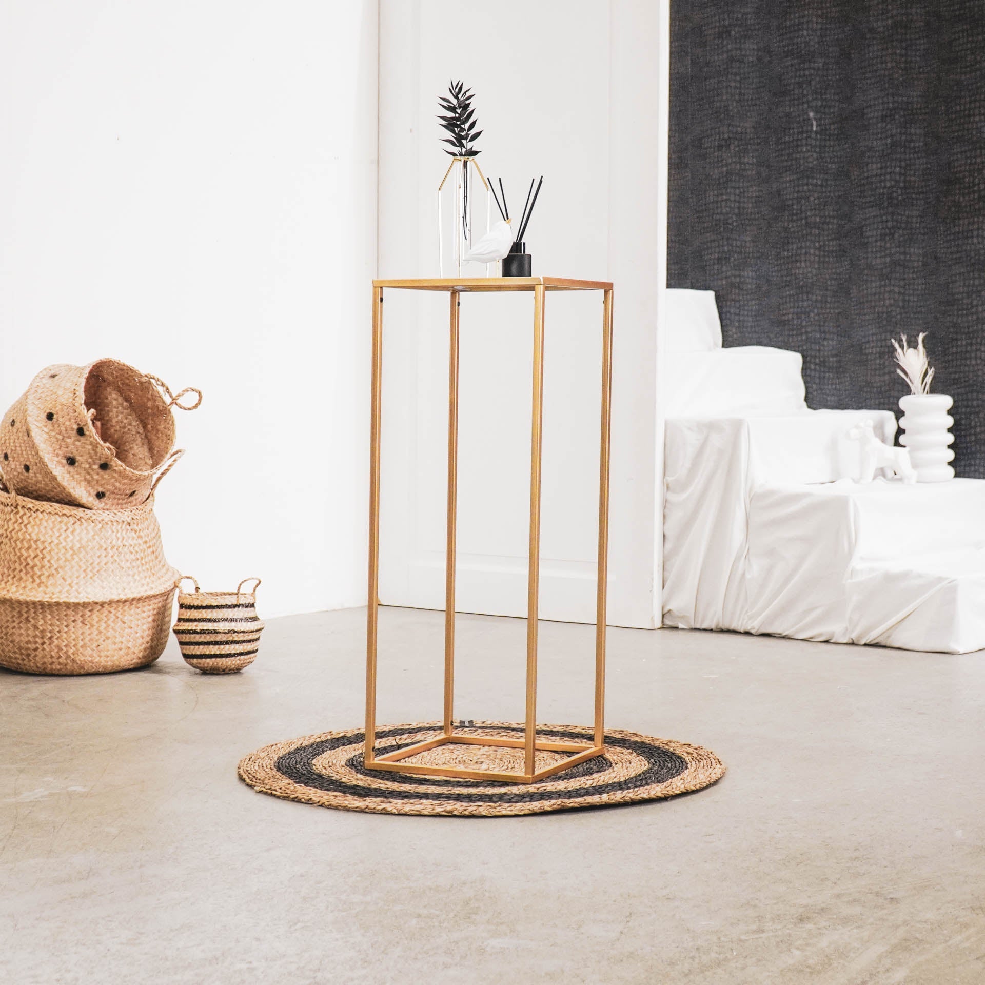 Housevitamin Pilaar - Metaal/Glas - Goud - 30x30x80cm - Furniture > Tables