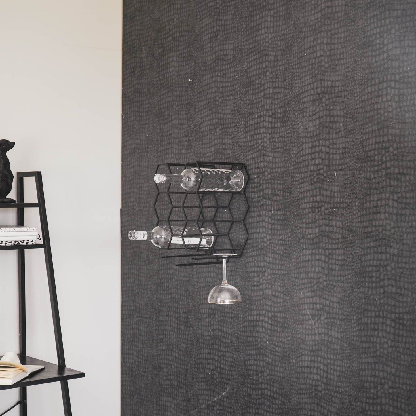 Housevitamin Wijnrek - Metaal - Zwart - 11 flessen - 27x19.5x32.5cm - Furniture > Cabinets & Storage > Wine Racks