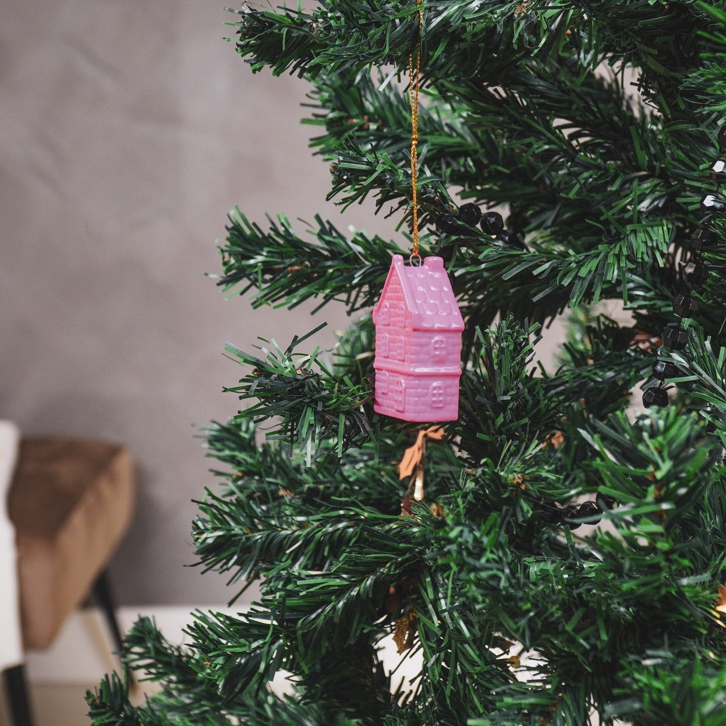 Kersthanger - Huis - Keramiek - Neonroze - 3,5x2x6,5cm Housevitamin