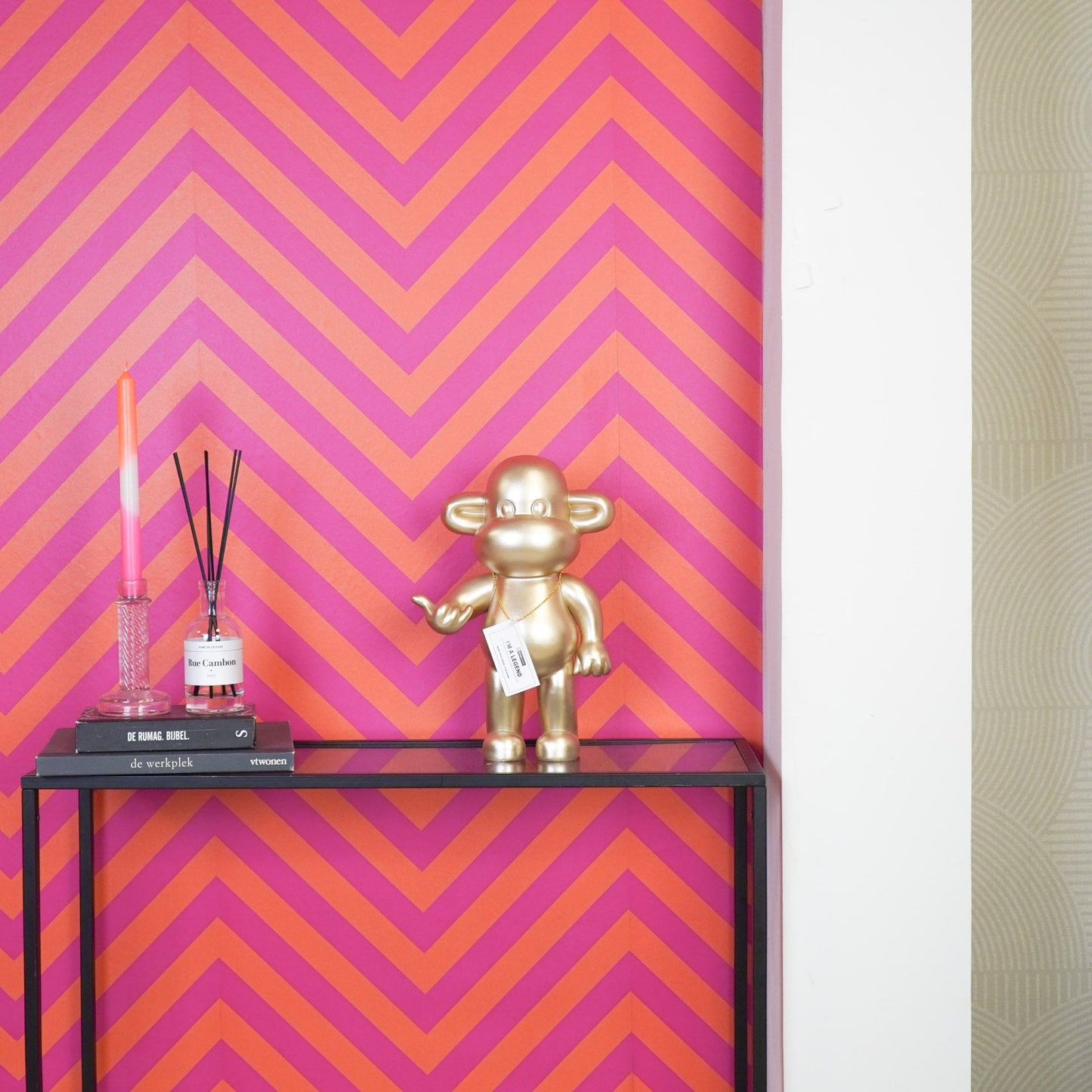 Ornament - Hang loose Aap Beeld 'The Legend' - Polyresin - Goud - 20,5x13,5x35cm Housevitamin Shop