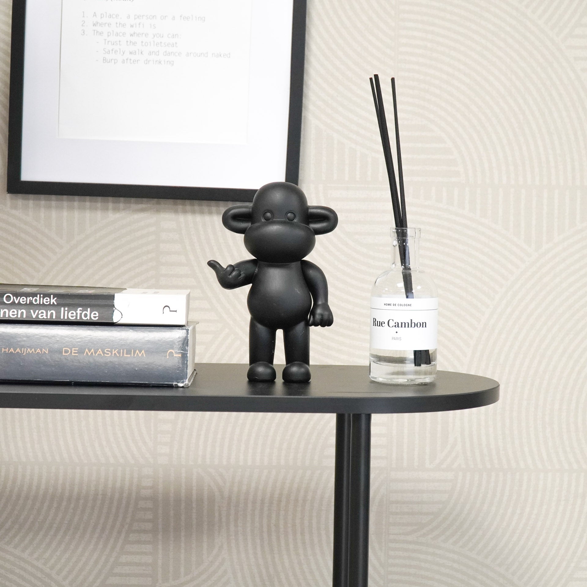 Ornament - Hang loose Aap Beeld 'The Legend' - Polyresin - Zwart - 11x7x19cm Housevitamin Shop