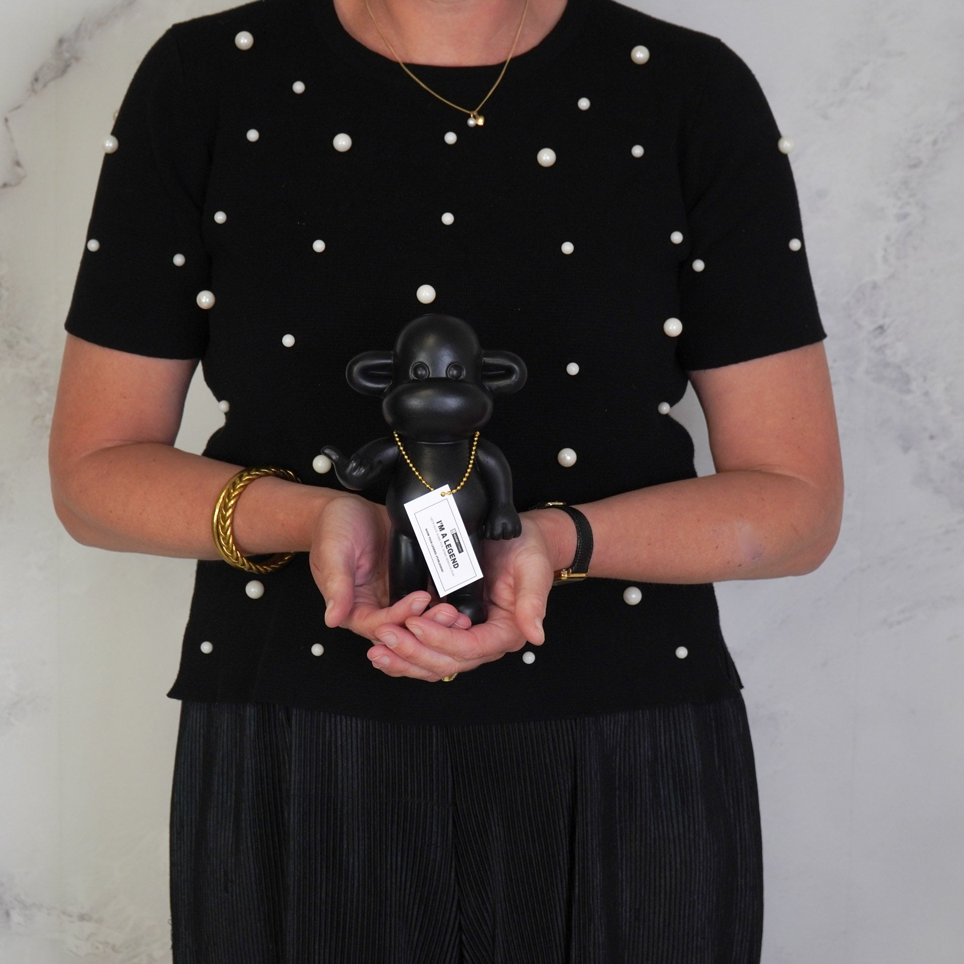 Ornament - Hang loose Aap Beeld 'The Legend' - Polyresin - Zwart - 11x7x19cm Housevitamin Shop