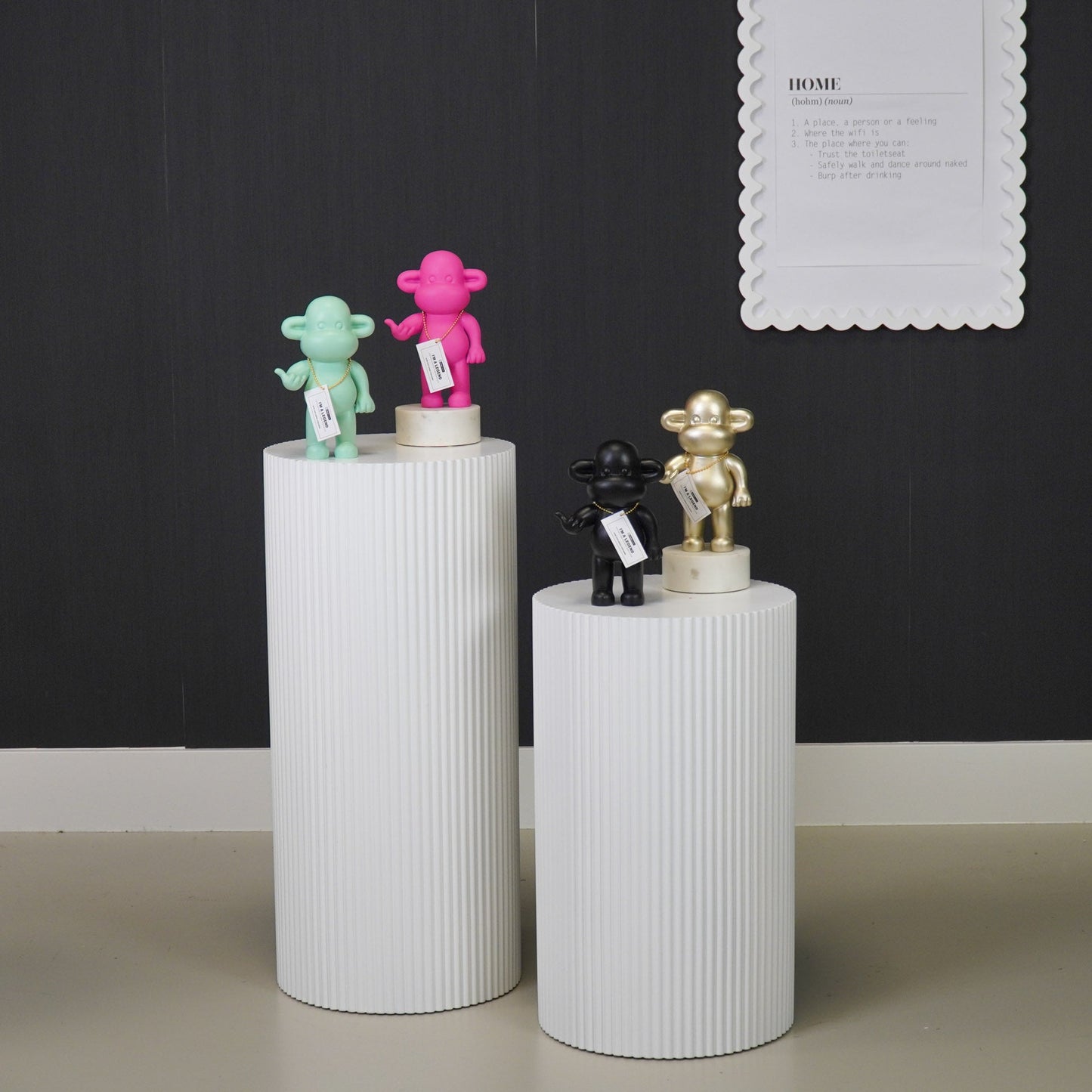 Ornament - Hang loose Aap Beeld 'The Legend' - Polyresin - Zwart - 11x7x19cm Housevitamin Shop