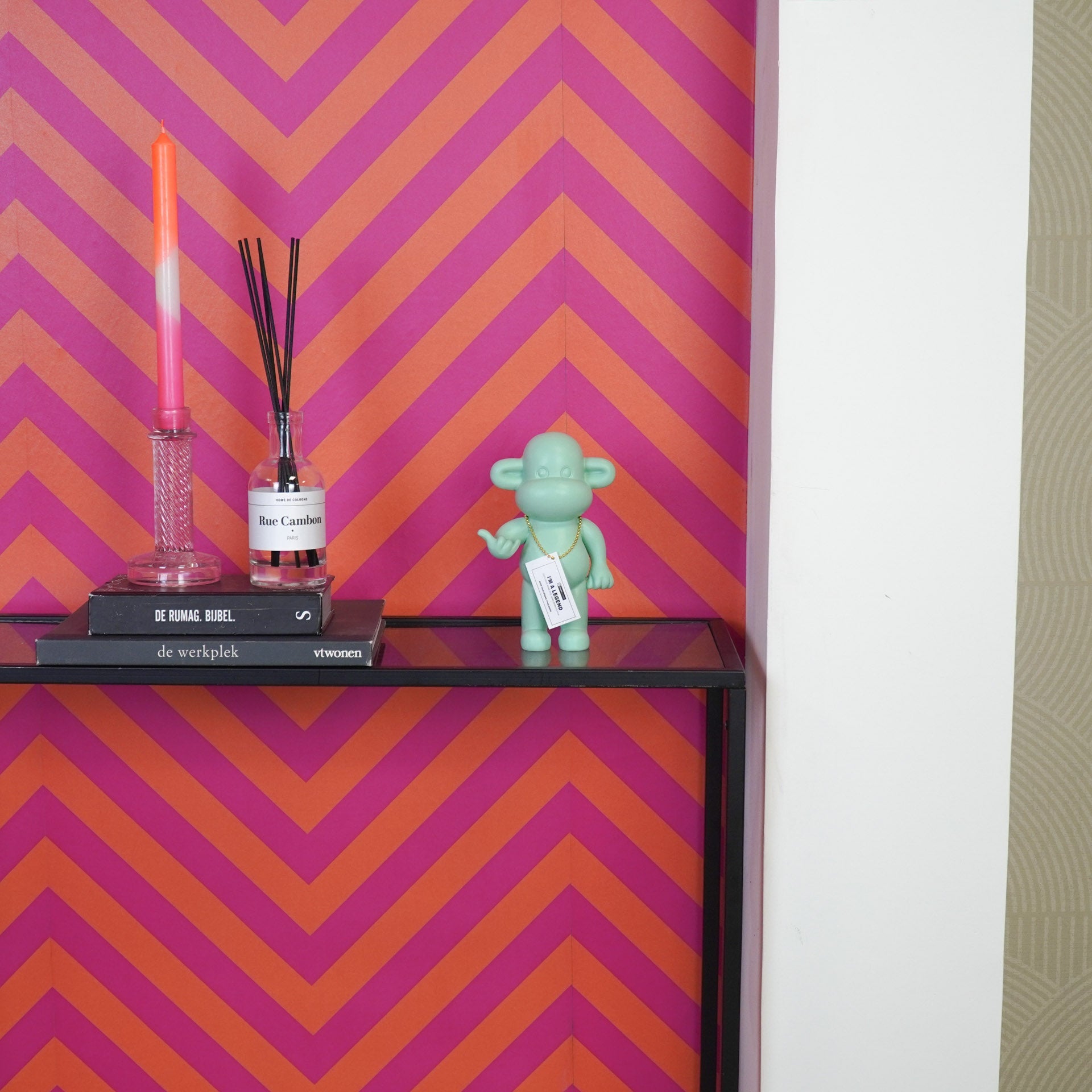 Ornament - Hang loose Aap Beeld 'The Legend' - Polyresin - Mintgroen - 11x7x19cm Housevitamin Shop