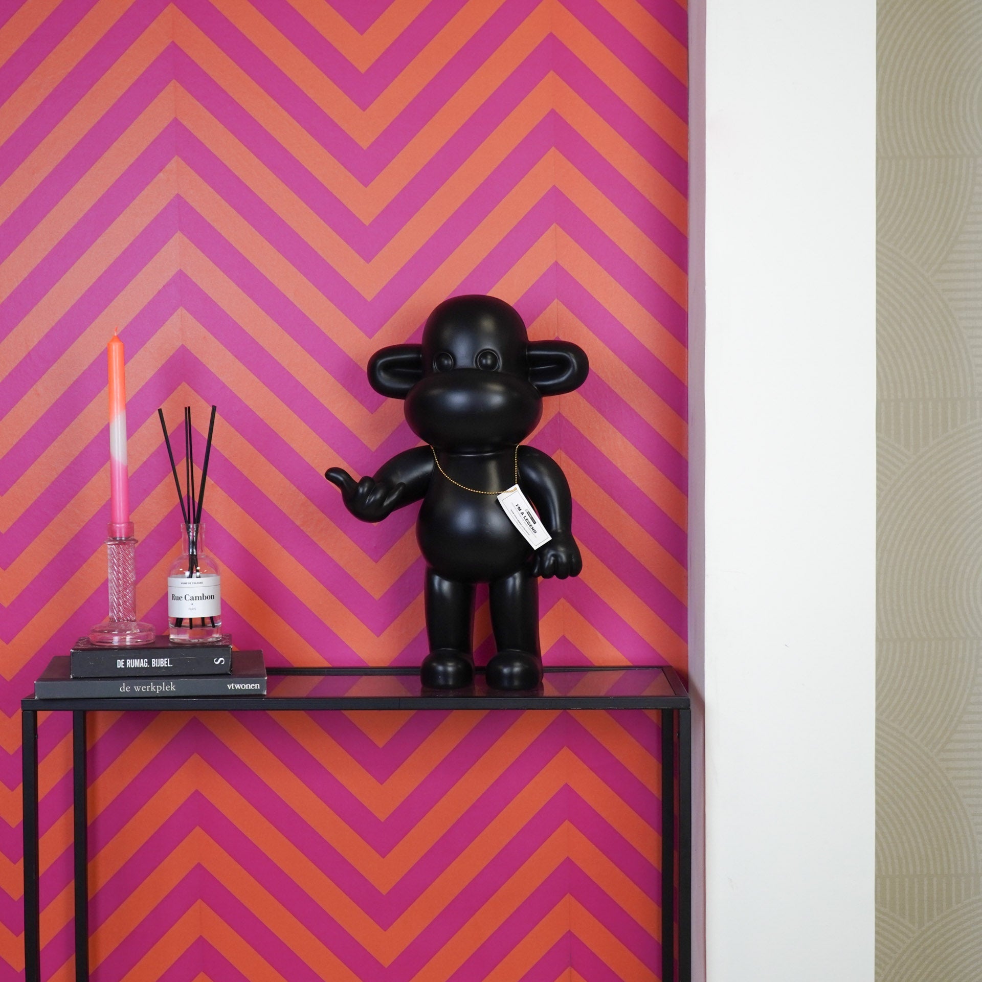 Ornament - Hang loose Aap Beeld 'The Legend' - Polyresin - Zwart - 33x21x50cm Housevitamin Shop