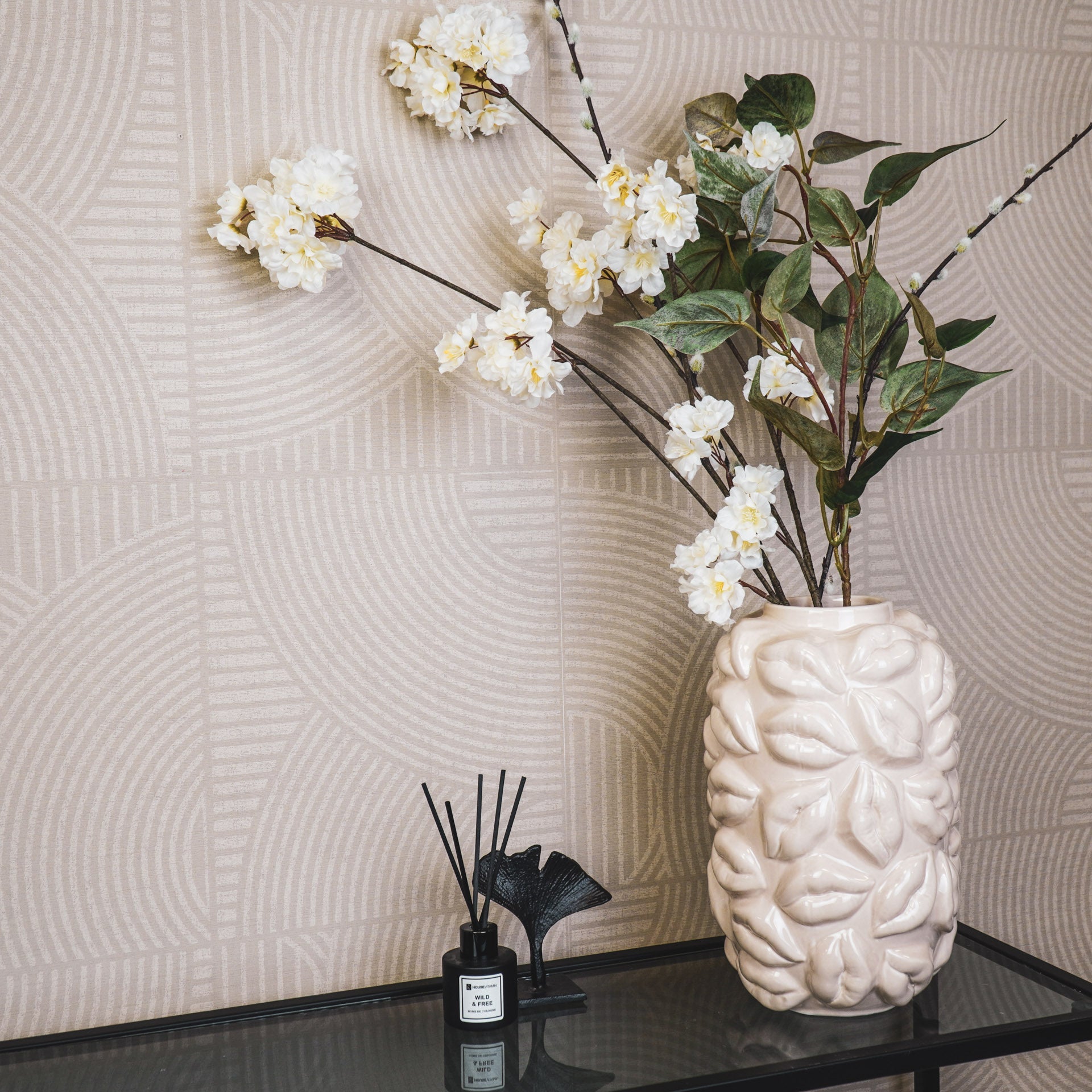 Housevitamin Vaas - Kusjes - Keramiek - Beige - 17x17x27cm - Home & Garden > Decor > Vases