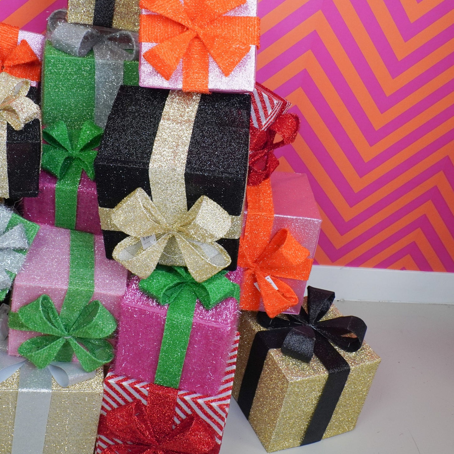 Kerst Led Lamp - Cadeau Set van 3 - Kunststof - Goud/Zwart - 15cm/20cm/25cm Housevitamin Shop