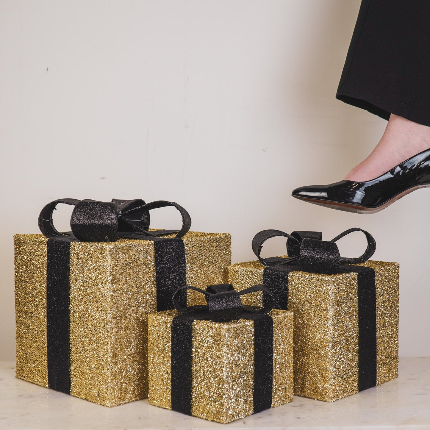 Kerst Led Lamp - Cadeau Set van 3 - Kunststof - Goud/Zwart - 15cm/20cm/25cm Housevitamin Shop