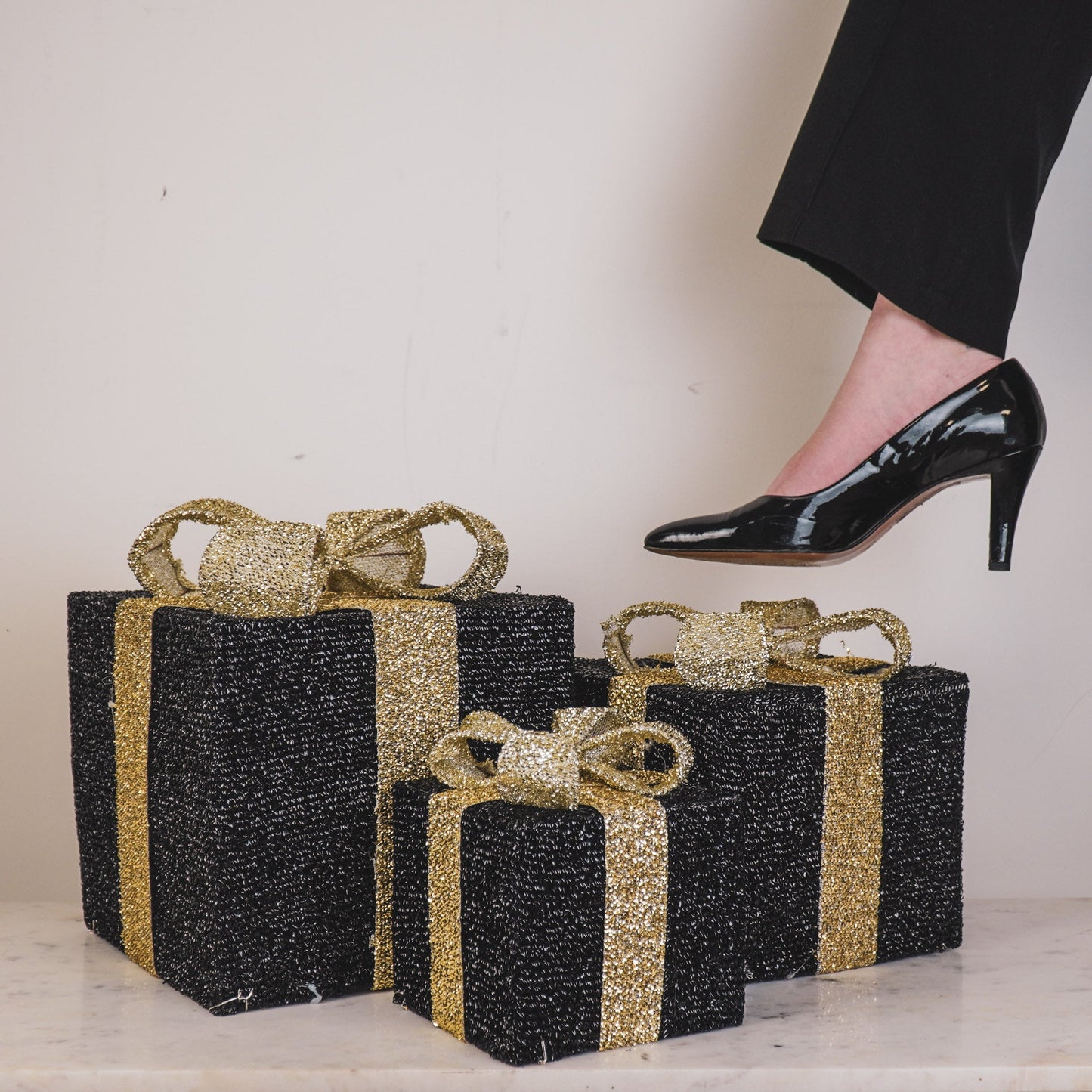 Kerst Led Lamp - Cadeau Set van 3 - Kunststof - Zwart/Goud- 15cm/20cm/25cm Housevitamin Shop