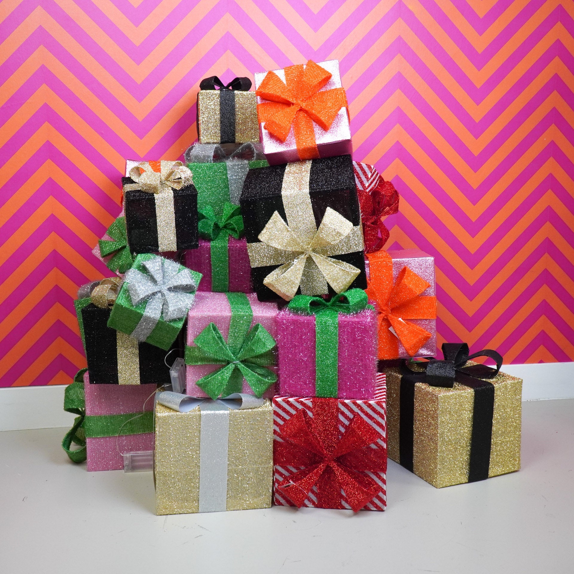 Kerst Led Lamp - Cadeau Set van 3 - Kunststof - Zwart/Goud- 15cm/20cm/25cm Housevitamin Shop