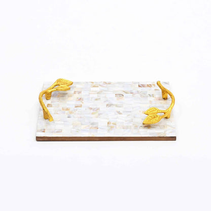 Dienblad van parelmoerhars met handgrepen van bladgoud | Luxe decor