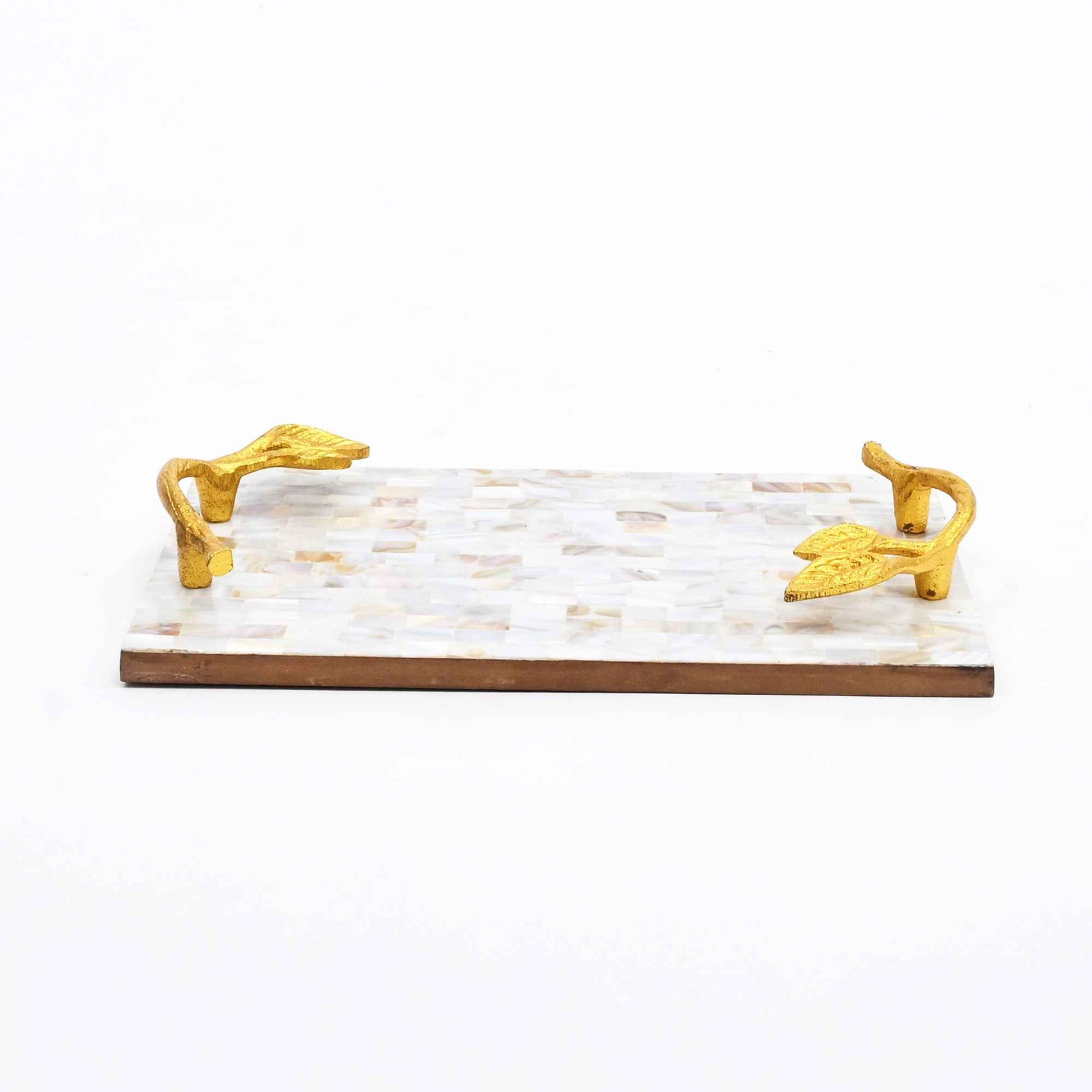 Dienblad van parelmoerhars met handgrepen van bladgoud | Luxe decor