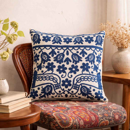 Blauw geborduurd katoenen kussen met vulling 45x45 cm