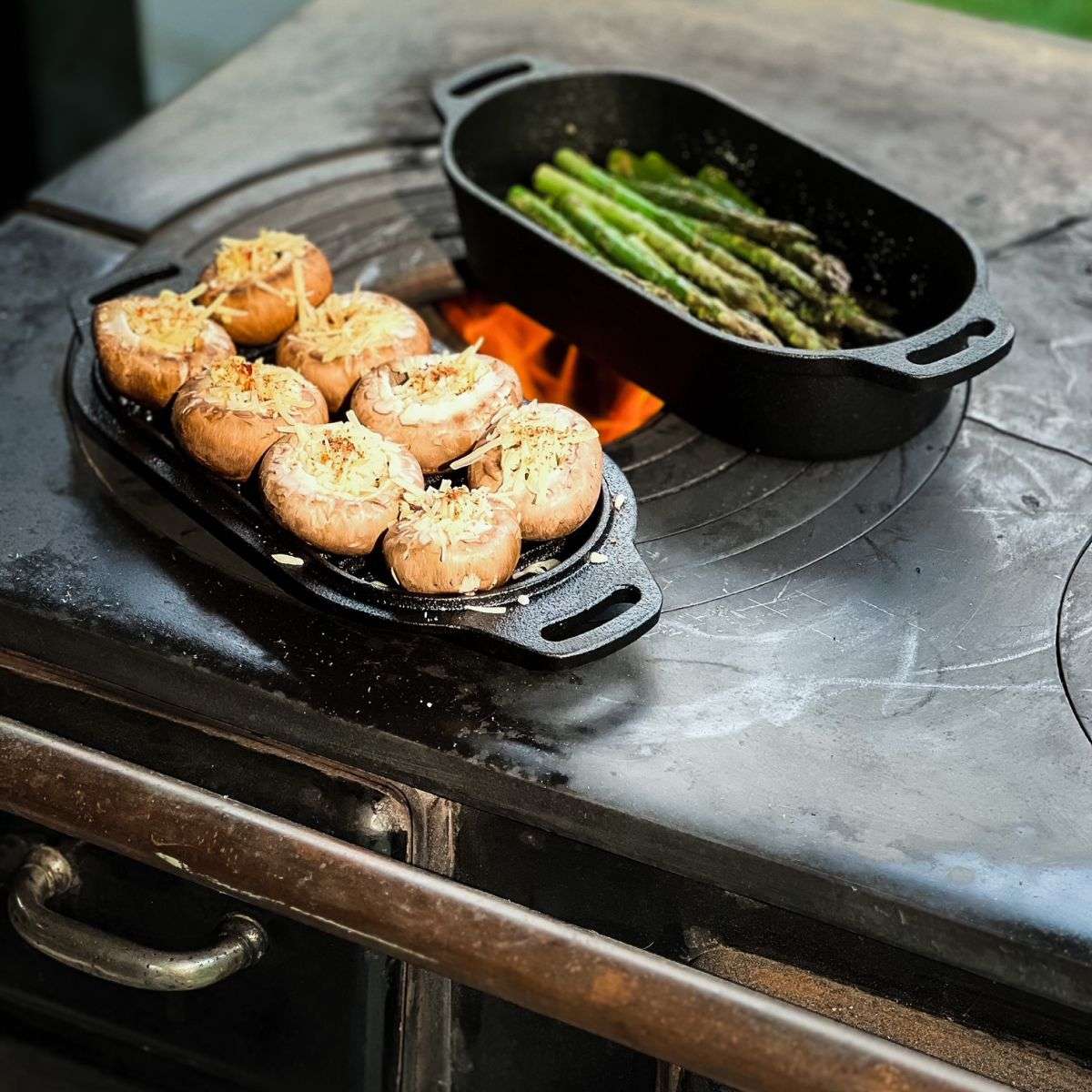 Valhal Nederlandse Oven Braadpan Gietijzer met Grill Deksel Ovaal 1 Liter -