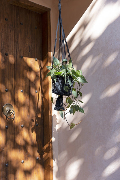 De macramé plantenhouder - Zwart - L