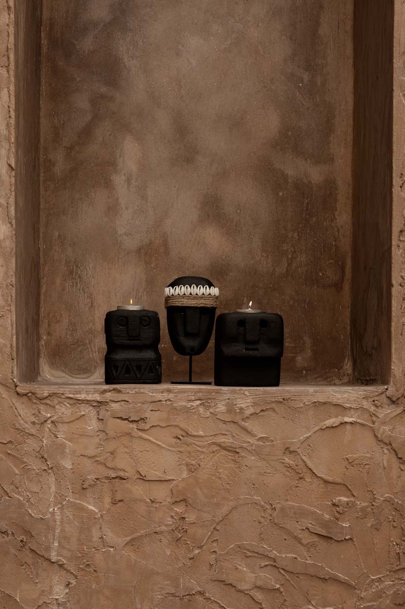 De Sumba Stone #26 Kaarsenhouder - 3 black stone candle holder figurines by Bazar Bizar