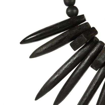 Bazar Bizar Het Rayung hout op stand. -