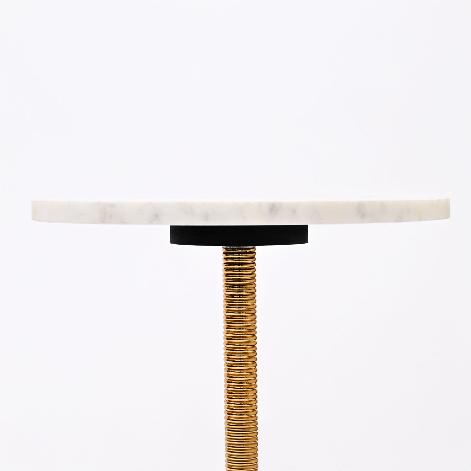 Marmeren bijzettafel voor drankjes met kegelvormige marmeren voet ExpoBazaar