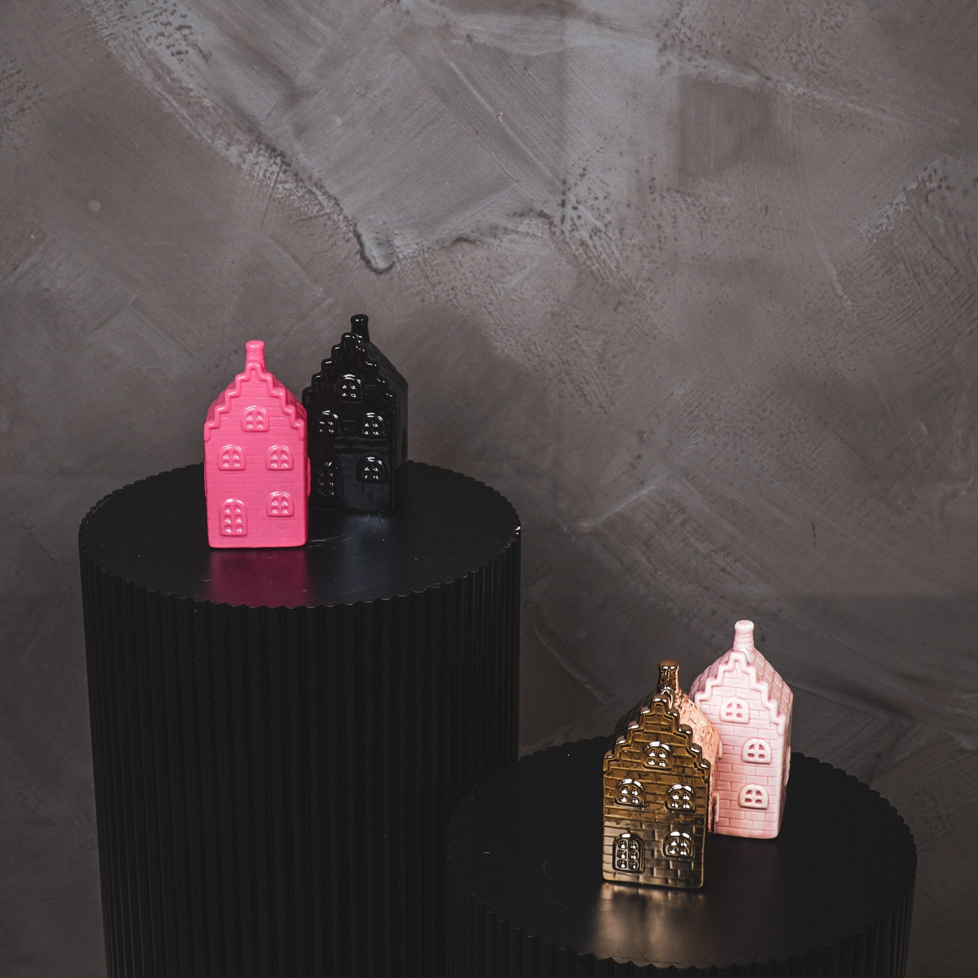 Housevitamin Ornament- Spaarpot - Huis - Keramiek- Neonroze - 7x7x13cm - Home & Garden > Decor