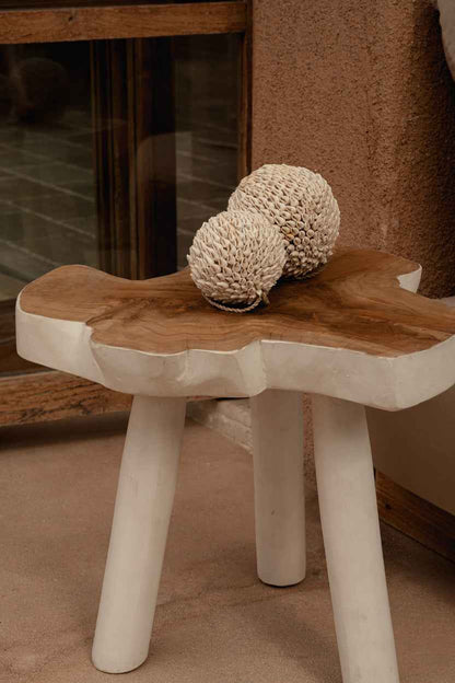 De organische bijzettafel - natuurwit