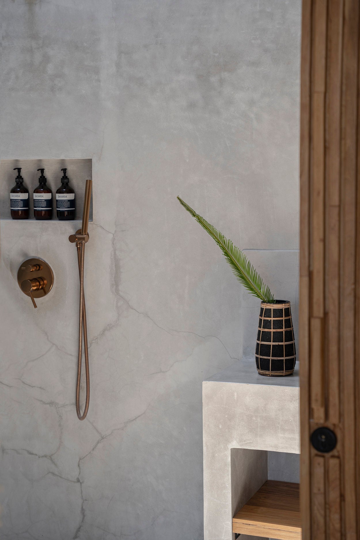 Bazar Bizar De schattige vaas - Zwart Natuurlijk - M - Home & Garden > Decor > Vases