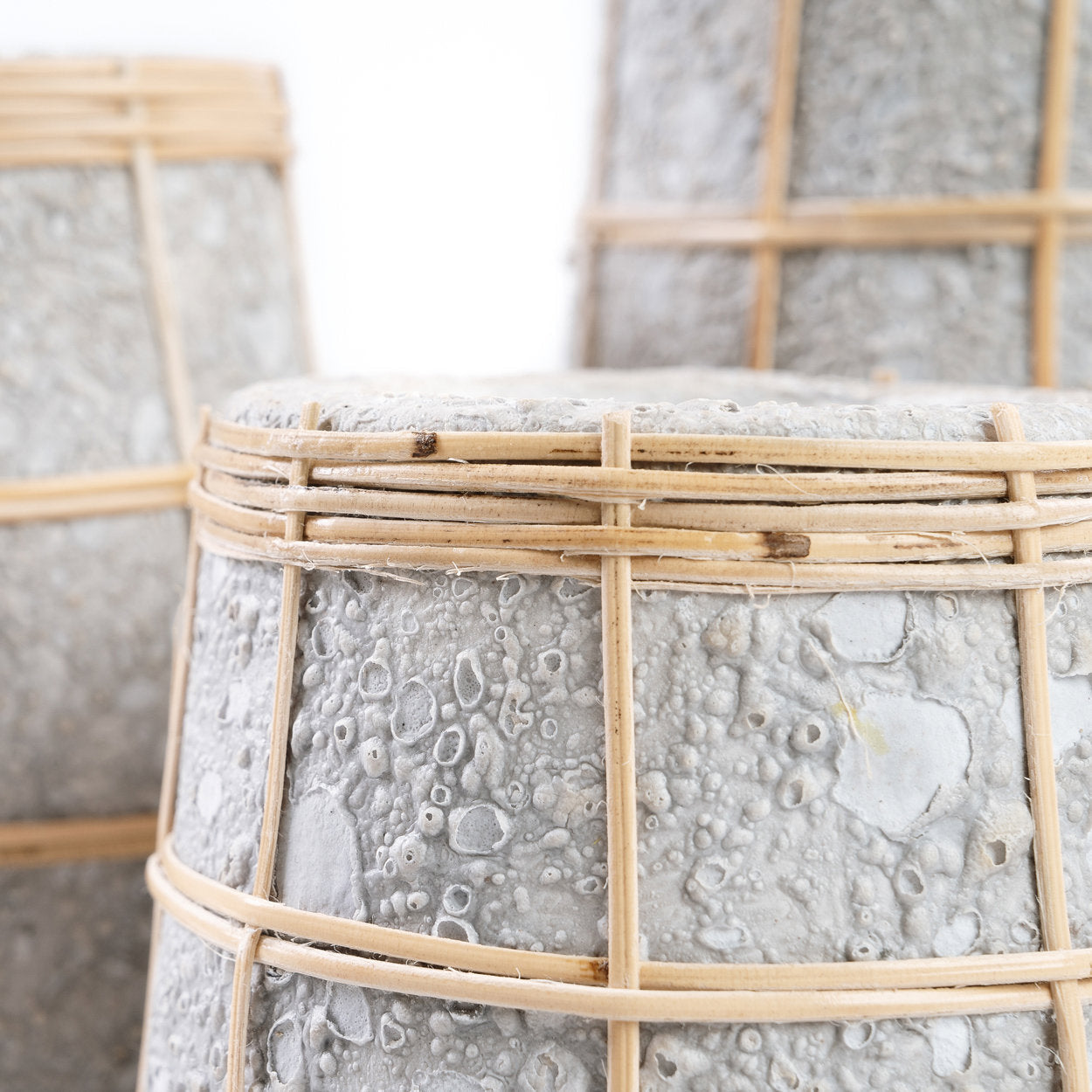 Bazar Bizar De Schattige Vaas - Beton Natuurlijk - L - Home & Garden > Decor > Vases