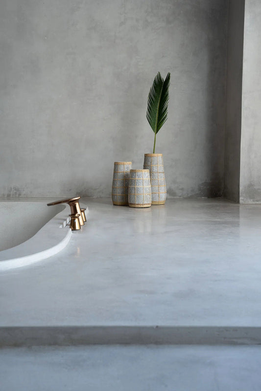 Bazar Bizar De Schattige Vaas - Beton Natuurlijk - M - Home & Garden > Decor > Vases