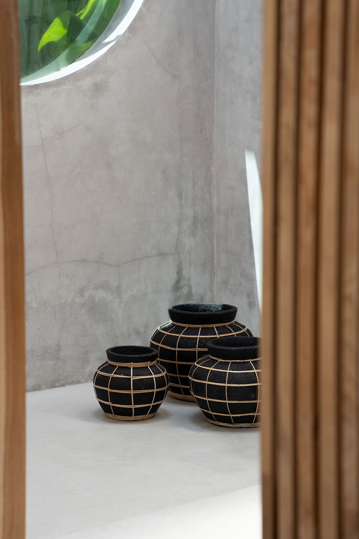 Die Belly Vase - Schwarz Natur - L