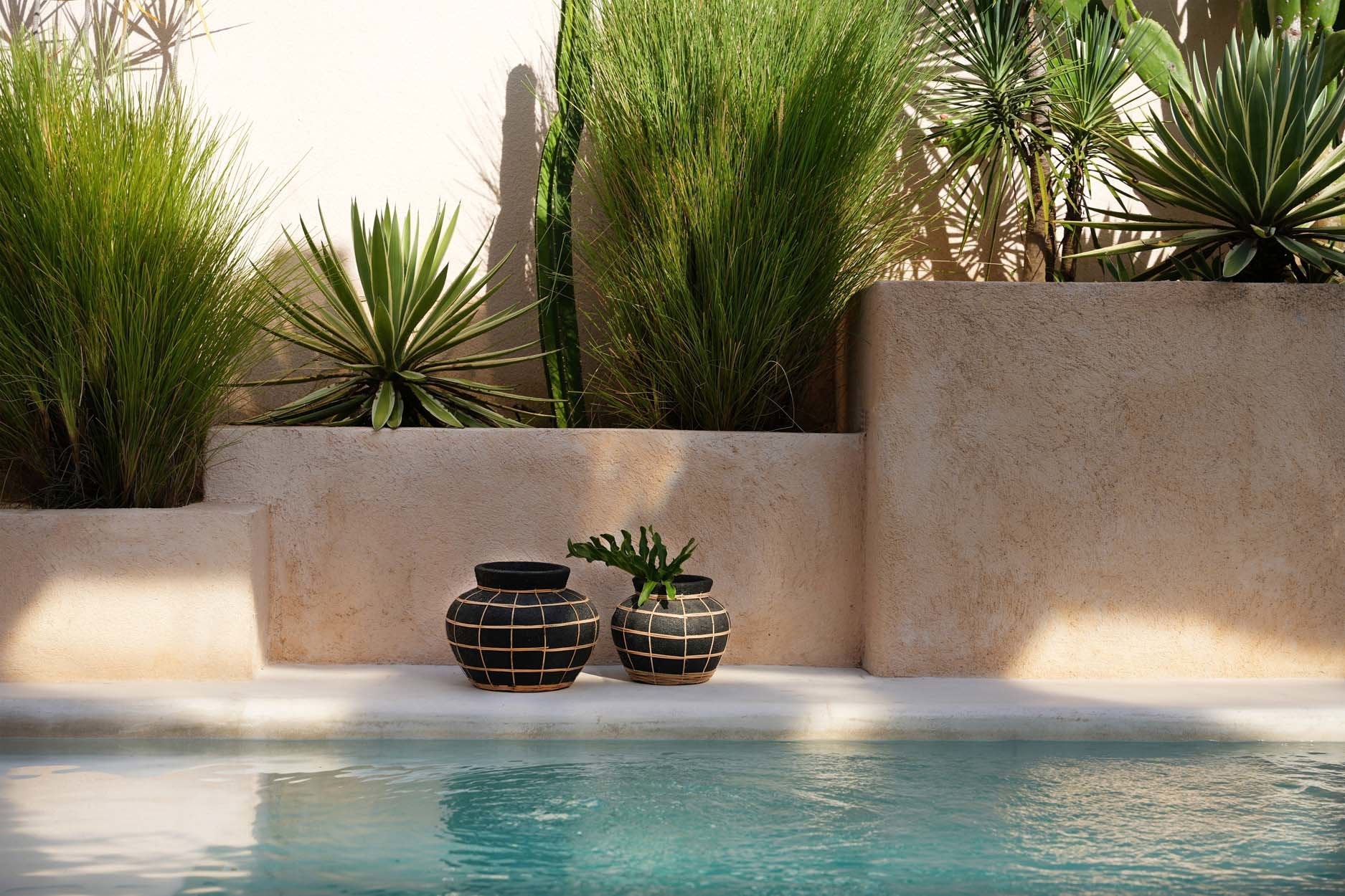 Bazar Bizar De Buikvaas - Zwart Natuurlijk - M - Home & Garden > Decor > Vases