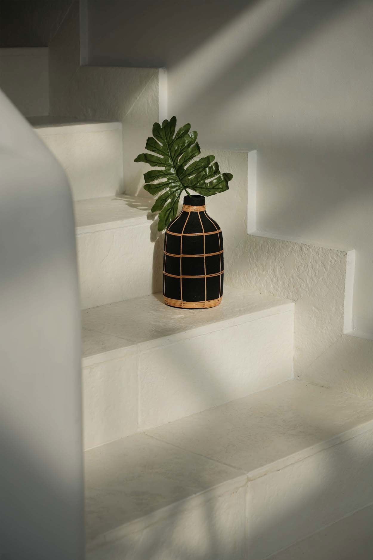 Bazar Bizar De Whoopy Vaas - Zwart Natuurlijk - M - Home & Garden > Decor > Vases