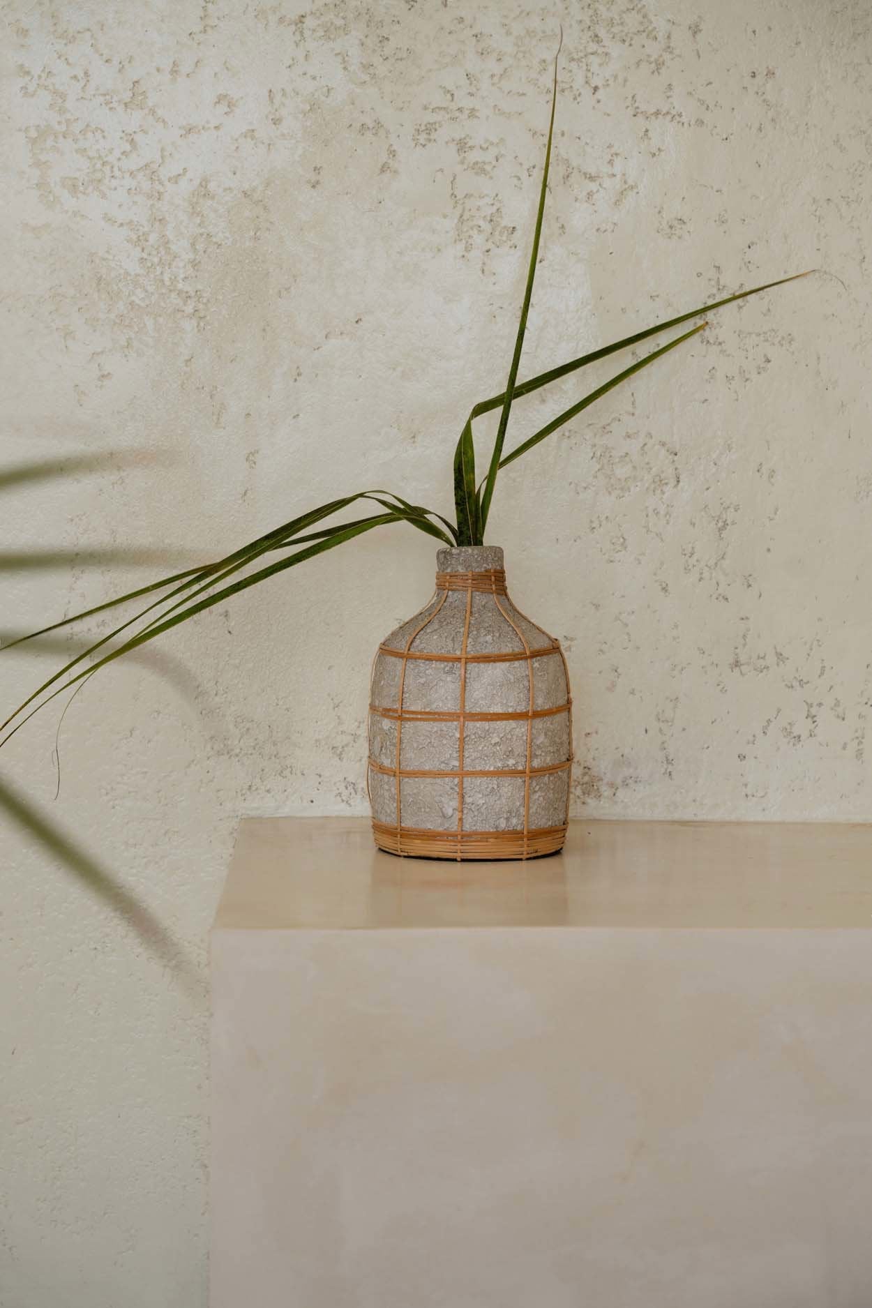 Bazar Bizar De Whoopy Vaas - Beton Natuurlijk - L - Home & Garden > Decor > Vases