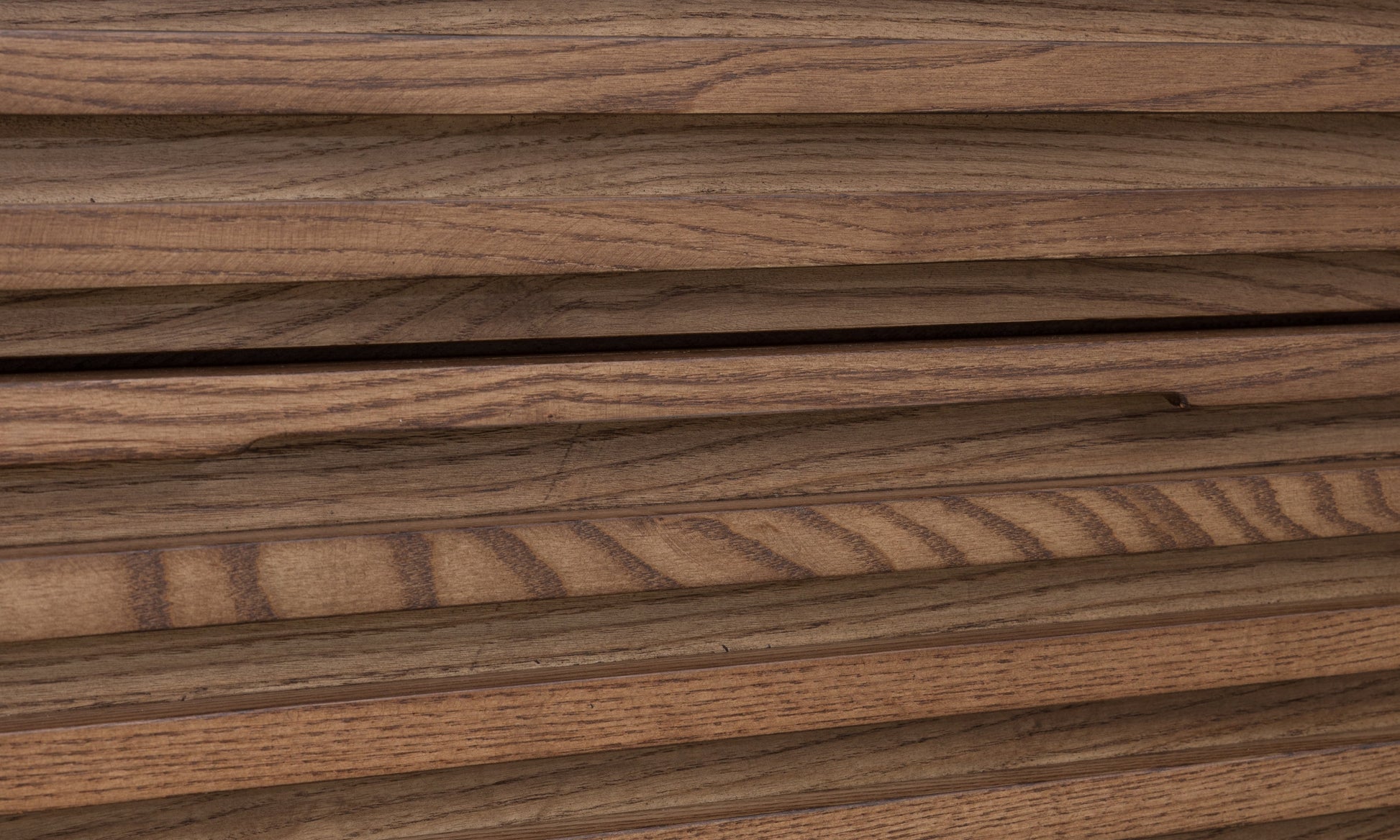 Modus Furniture International Tanner vijfladige kast van essenhout in Roux. -