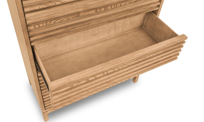 Modus Furniture International Tanner vijfladige kast van essenhout in vlasgeel. -