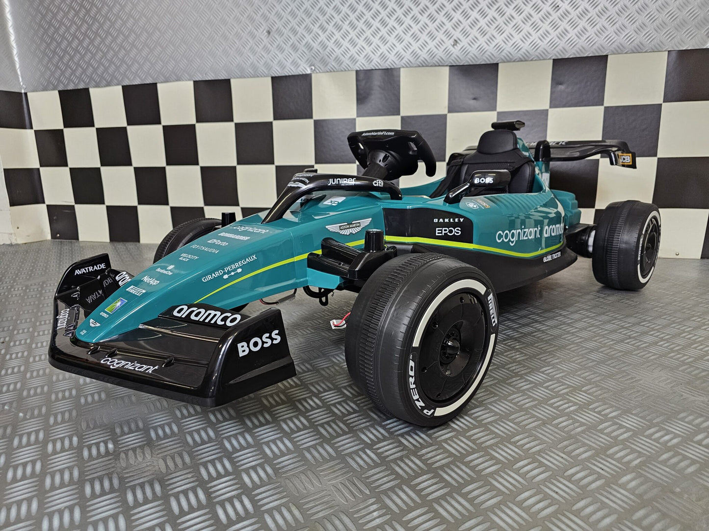 Aston Martin Formule 1 kinderauto 24 volt