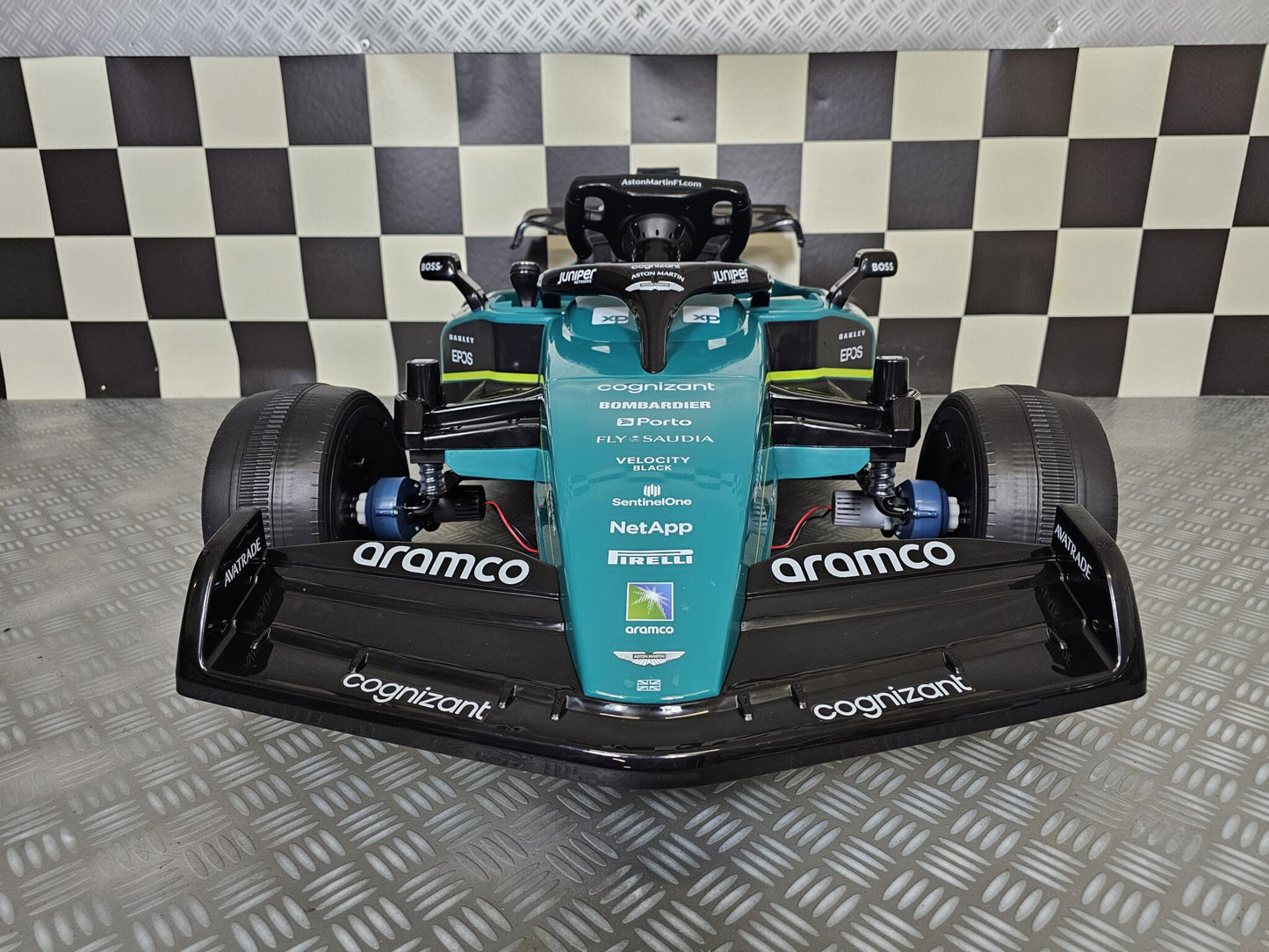 Aston Martin Formule 1 kinderauto 24 volt