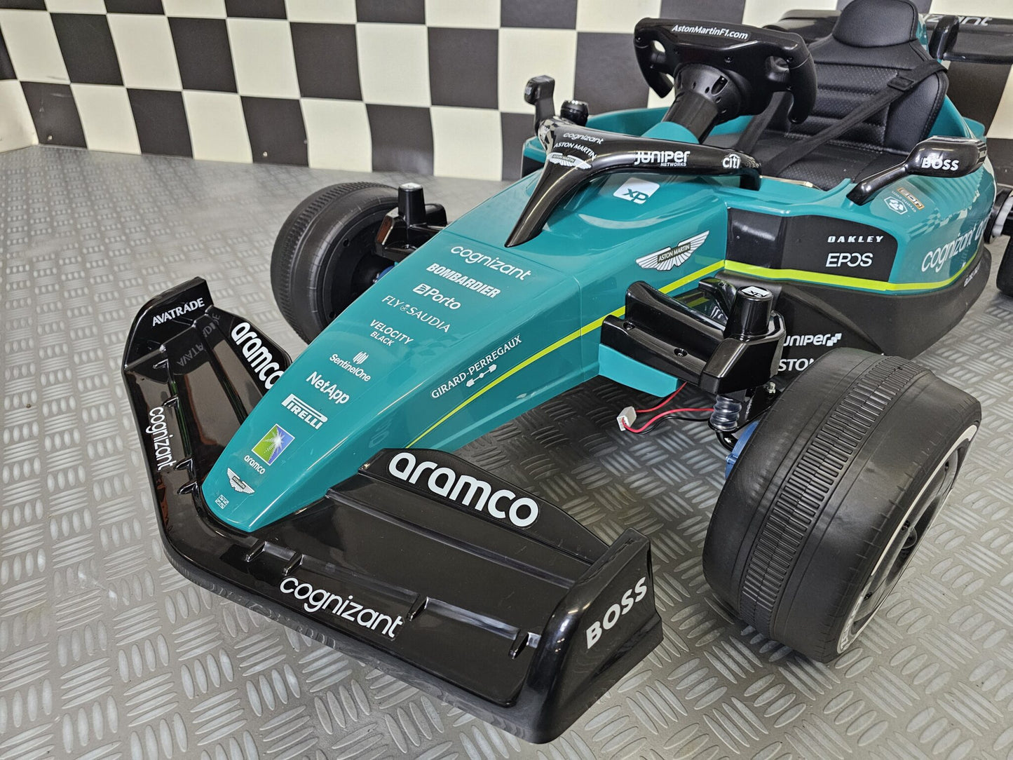 Aston Martin Formule 1 kinderauto 24 volt