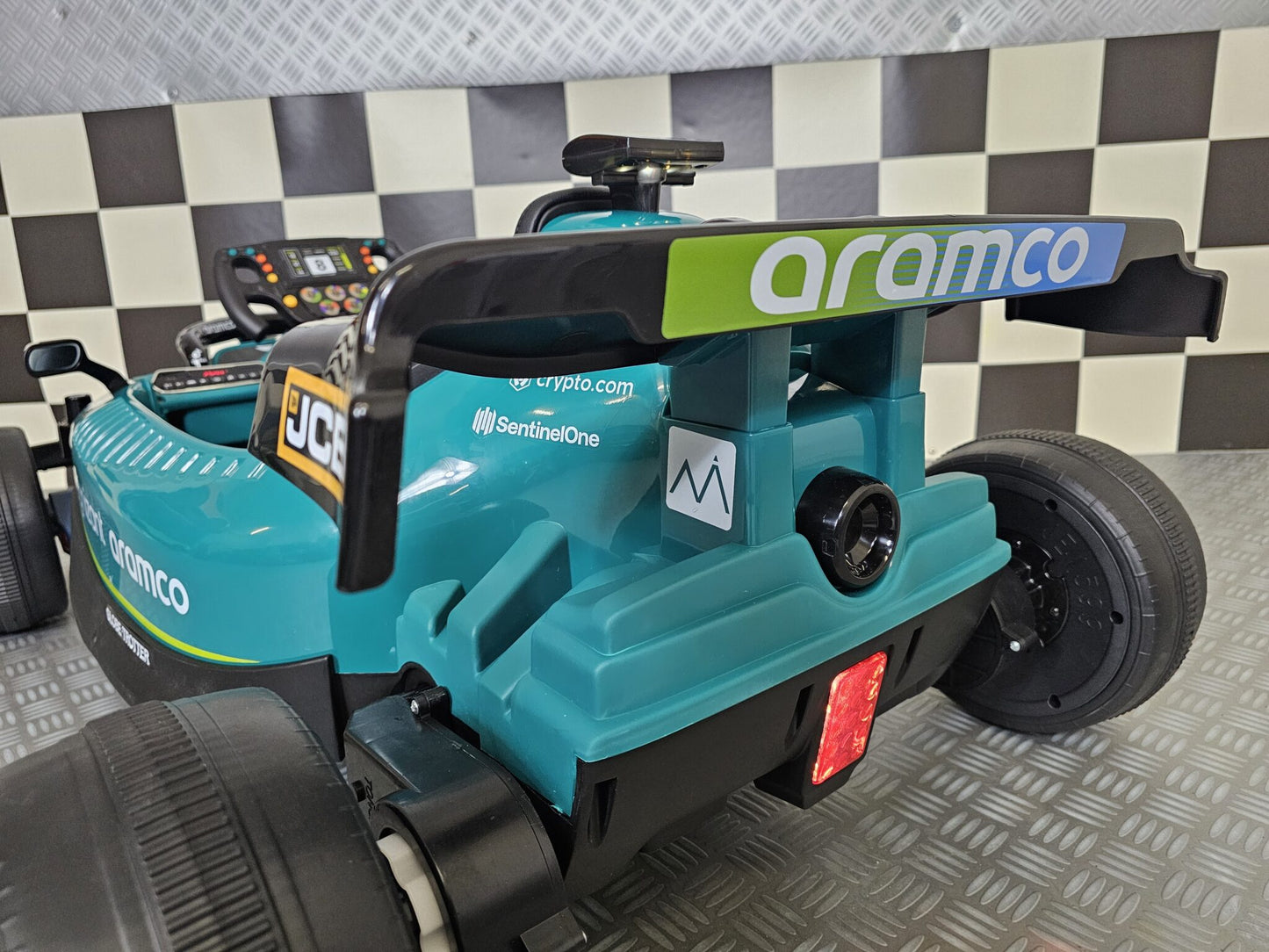 Aston Martin Formule 1 kinderauto 24 volt
